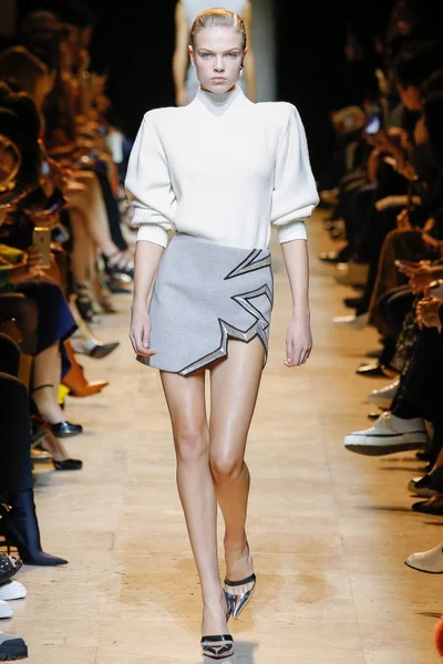 Look 15